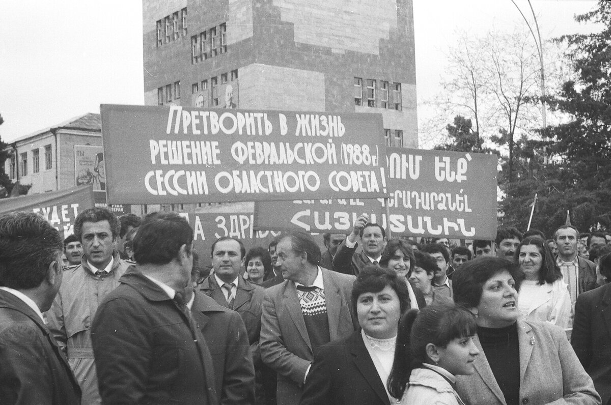 Демонстрация в Степанакерте весной 1988 года