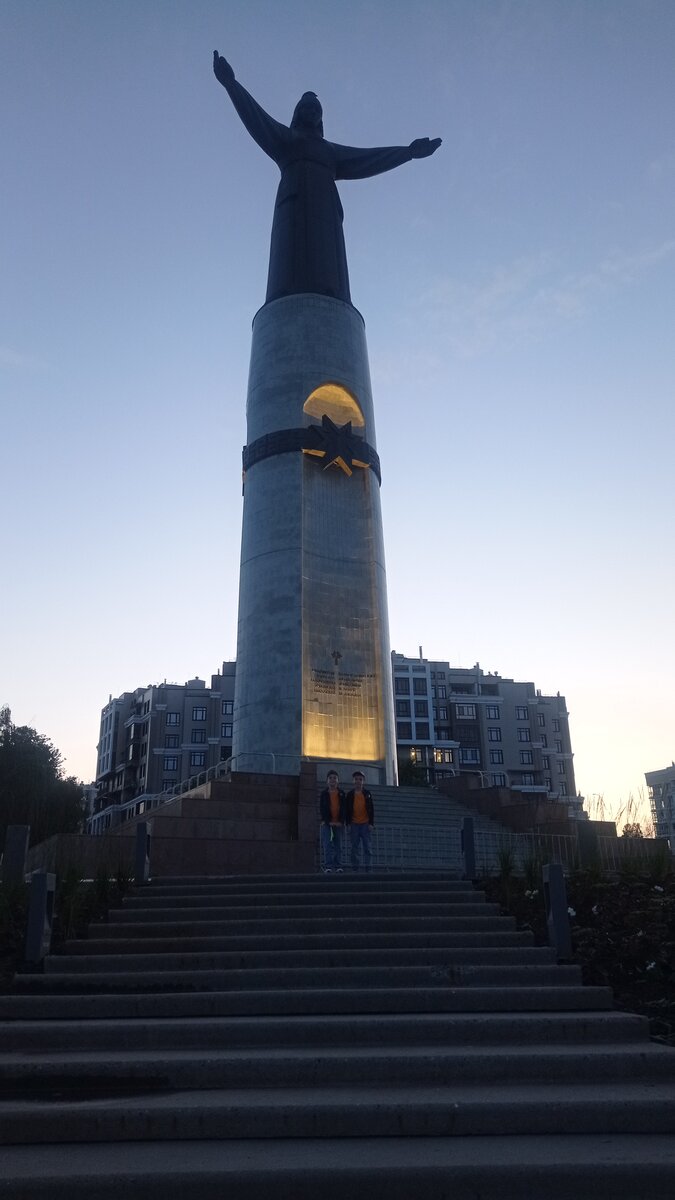 Монумент Матери-Покровительнице