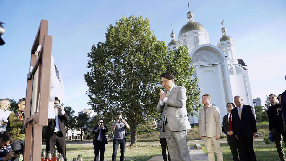 Фото: Kyodo News / AP📷Ёсимаса Хаяси (в центре)