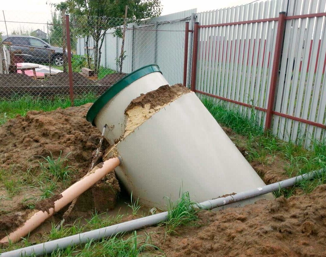 У кого-то септик всплыл