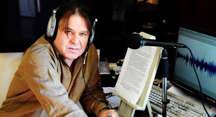 Дмитрий Савицкий в своей домашней студии в Париже