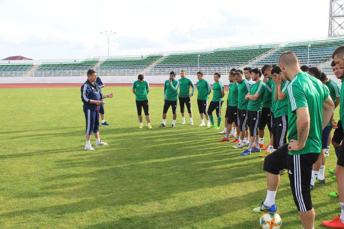  Ассоциация футбола Узбекистана реализует ряд мер по улучшению работы региональных детско-юношеских футбольных академий и повышению квалификации тренеров, работающих в этих академиях.  