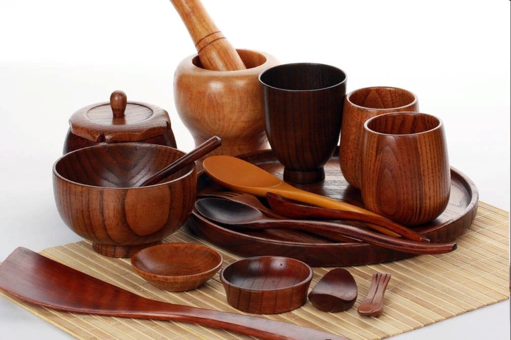 Предметы из дерева картинки. Посуда из дерева. Деревянная кухонная утварь. Красивая деревянная посуда. Набор деревянной посуды.