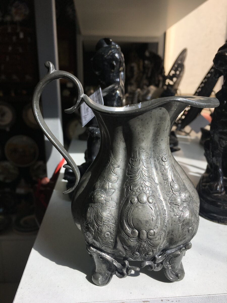  Фотографии сделанные мною. Этот вроде оловянный кувшин