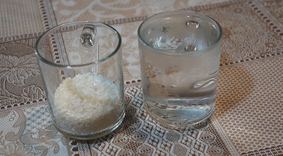 Рис 2 стакана сколько воды нужно. Стакан риса. Полстакана воды. Три стакана с вой. Стакан кипятка.