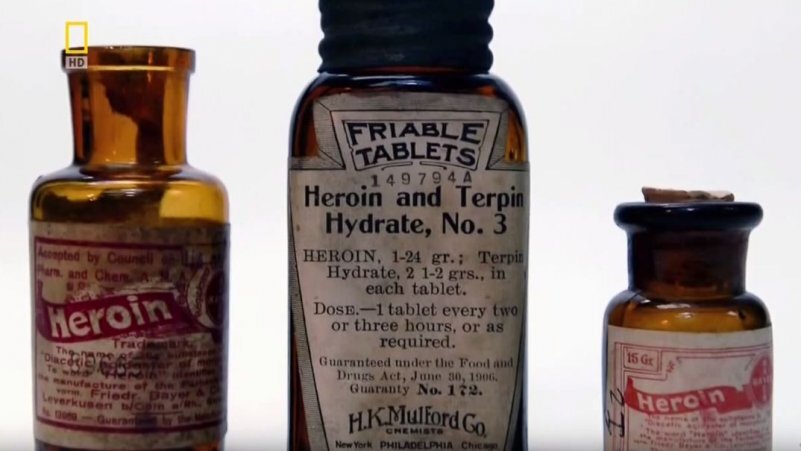 Героин в 20-х г. назначали детям и взрослым. Причиной применения послужили  масштабные заболевания туберкулезом, подкосившего многих людей. 