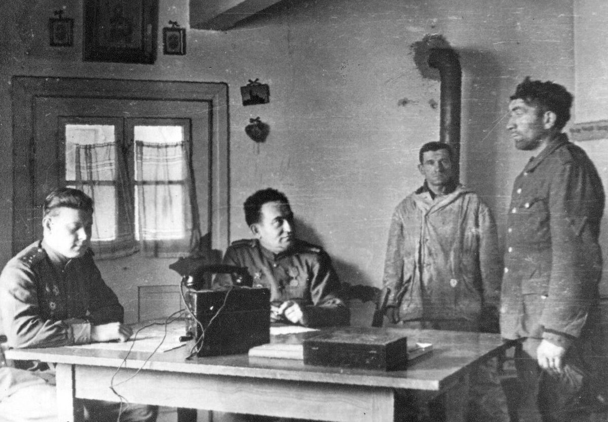 Допрос немецкого военнопленного.