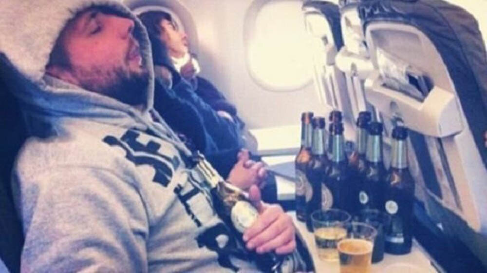 Хорошо, когда “уже начал отдыхать” проходит так спокойно – выпил и спать // Фоточка из поиска в Гугле