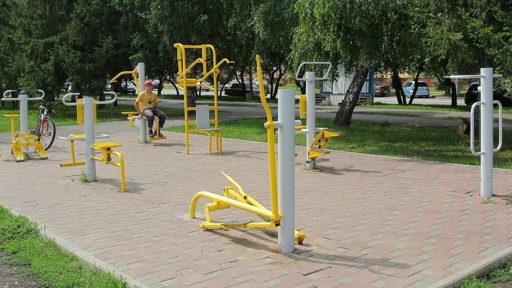 Не очень удачный вариант уличных тренажеров