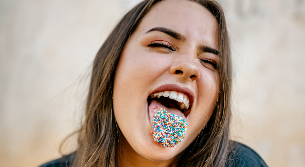 Налет бывает многих оттенков, но не так красочно)