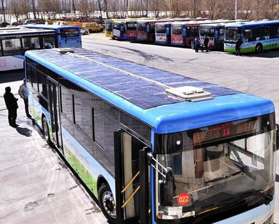 Автобус с солнечными панелями во Лхасе (auto.ifeng.com)