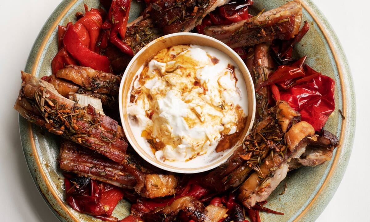 Сочное мясо и сливочный сыр подаются теплыми и пряными