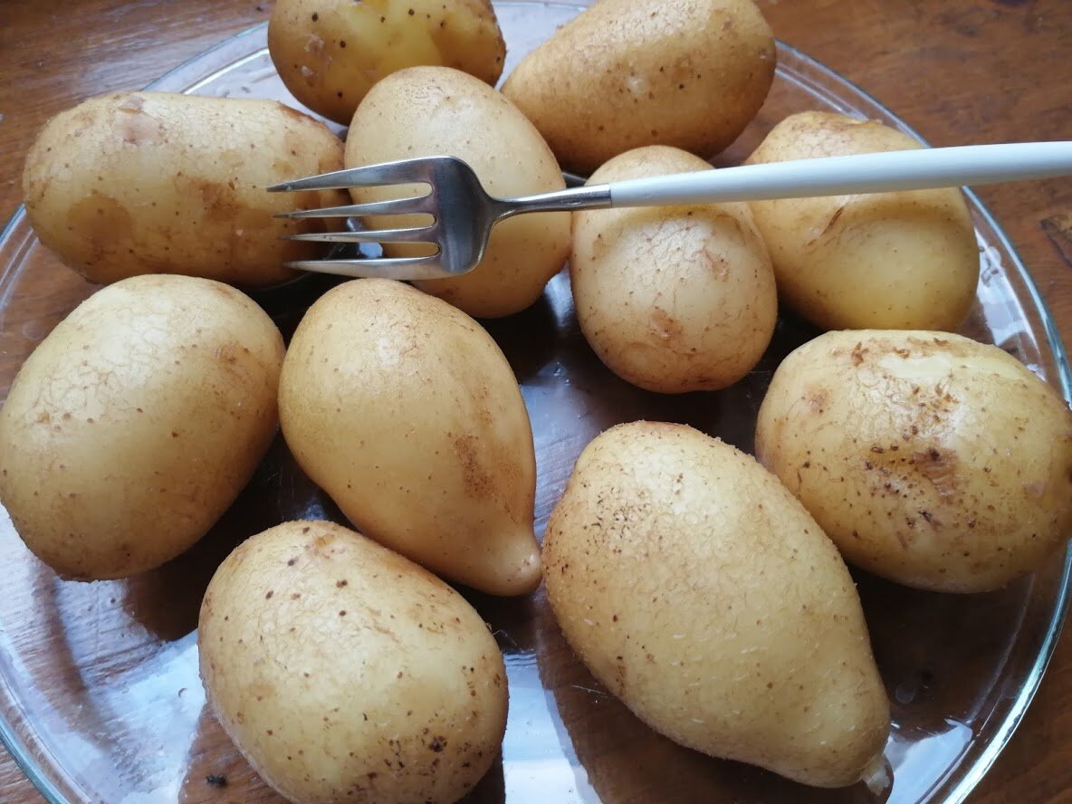 Как приготовить домашние картофельные чипсы в микроволновке: самый простой рецепт