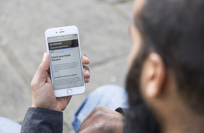 Максимальная государственная пенсия составляет £168,60 в неделю, это чуть более £8,750 в год //flickr.com/gdsteam