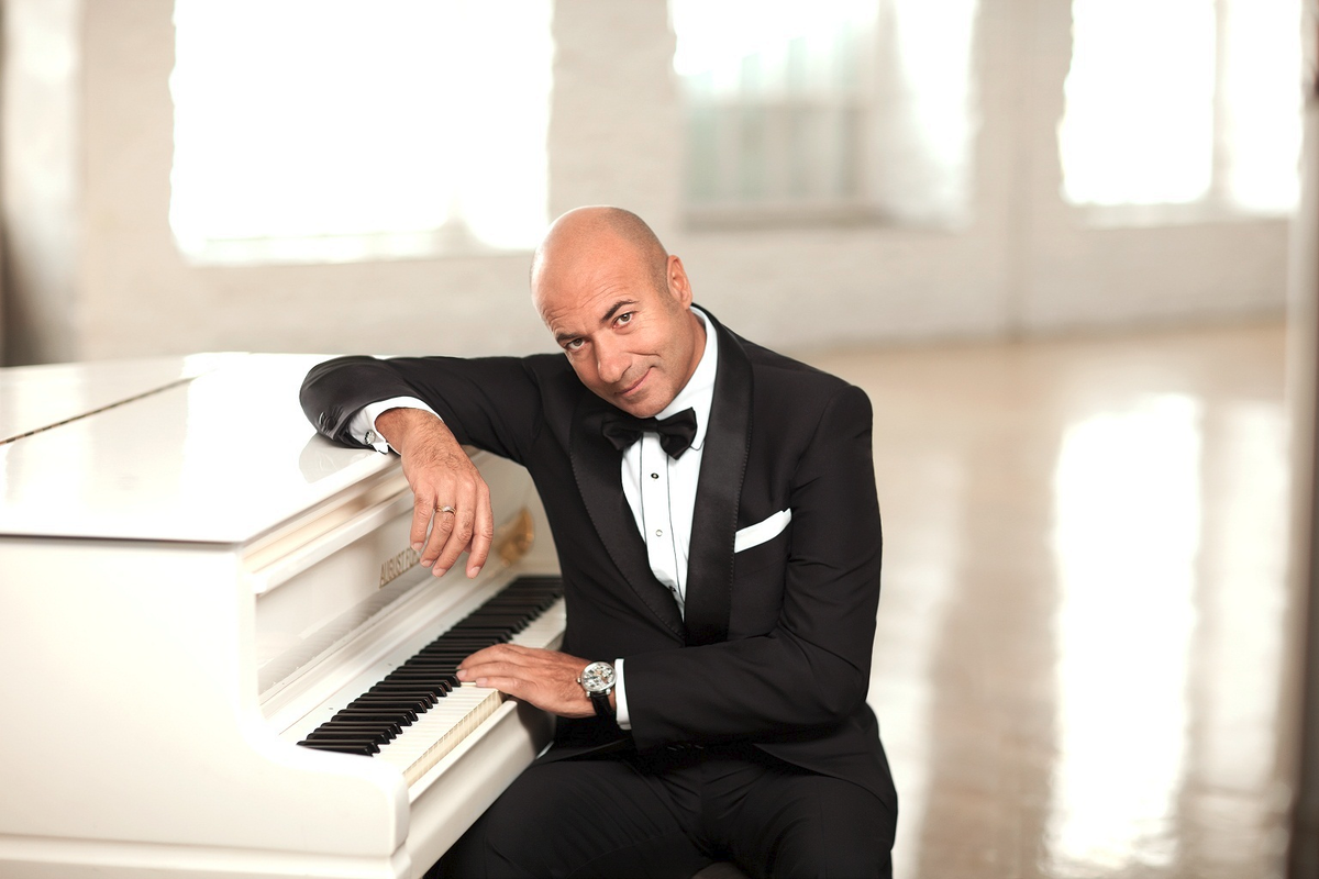 Талантливый композитор за свою карьеру заработал приличное состояние,  поэтому может позволить себе многое, в том числе недвижимость в любой  точке мира. 