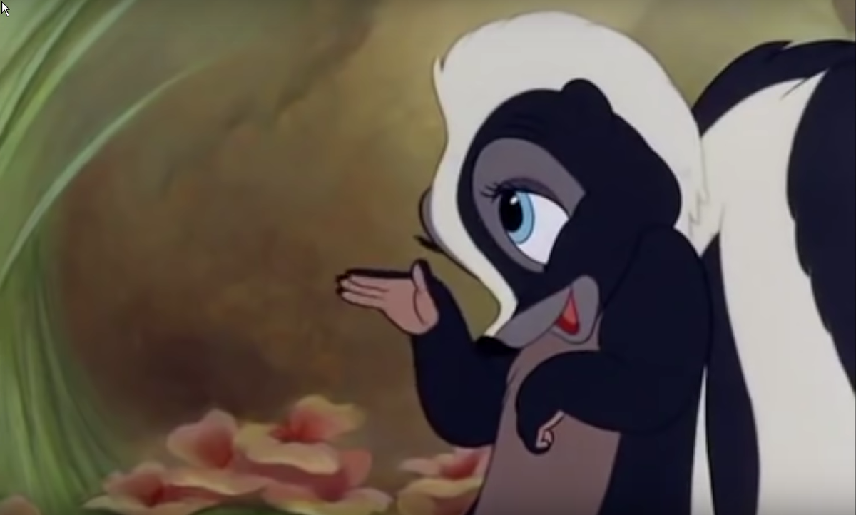 Как здесь, улыбнулись, посморели на него и засмущались)