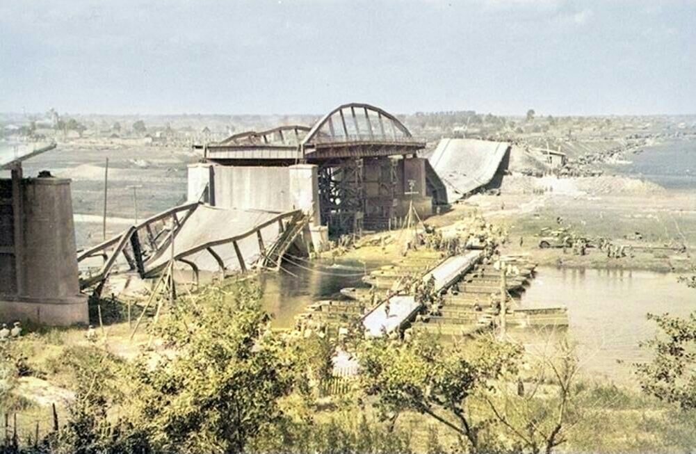 Мост через Березину в Борисове, взорванный фашистами 29 июня 1944 года