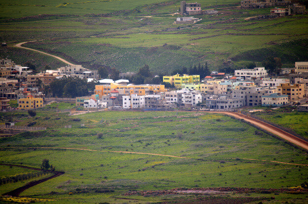 видимо, старая фотка - забора не видно