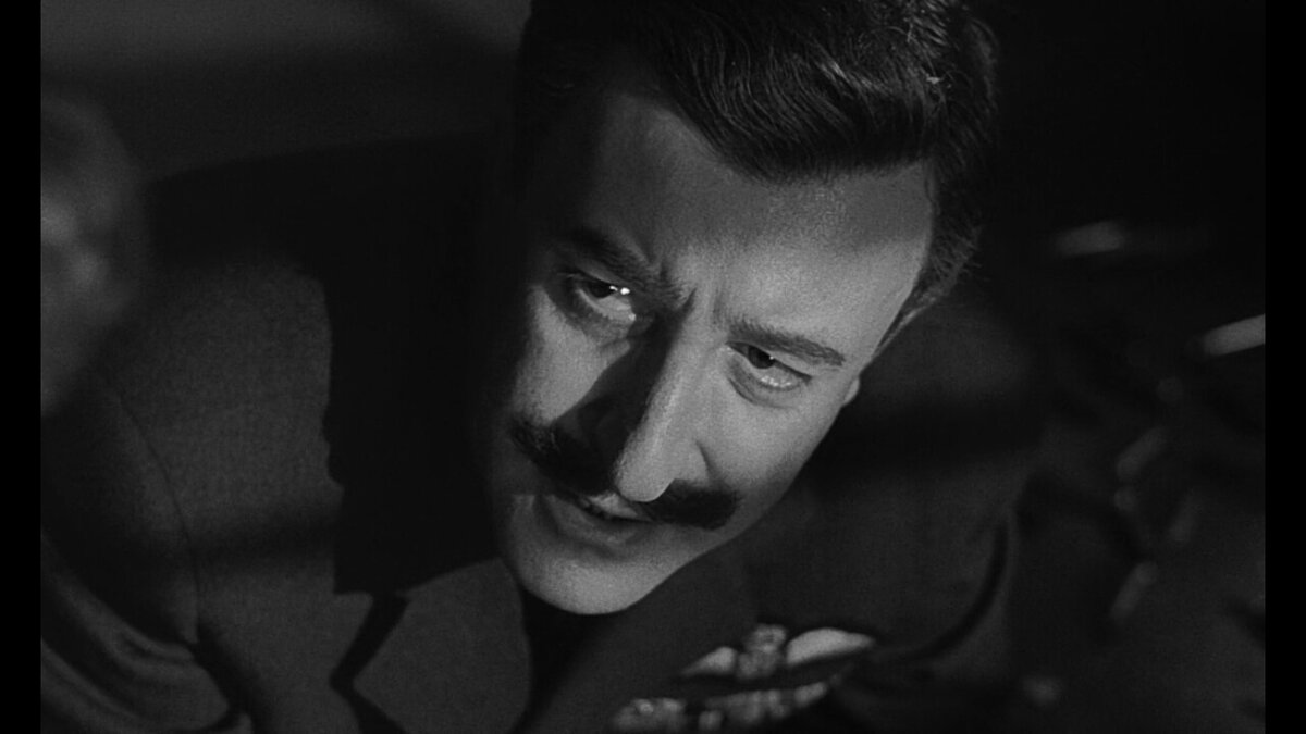 Питер Селлерс играет 3 персонажей в фильме – вынужденная мера для коммерческого успеха.