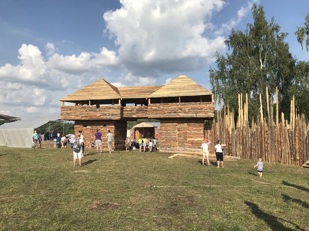 Строящийся "Кремль Евпатия Коловрата" 