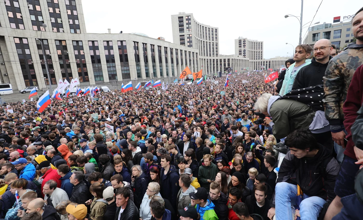 Граждан а также выступает в. Протесты в Москве 2019 Сахарова. Митинг на проспекте Сахарова 2019. Митинг на проспекте Академика Сахарова. Митинг проспект Сахарова Навальный.