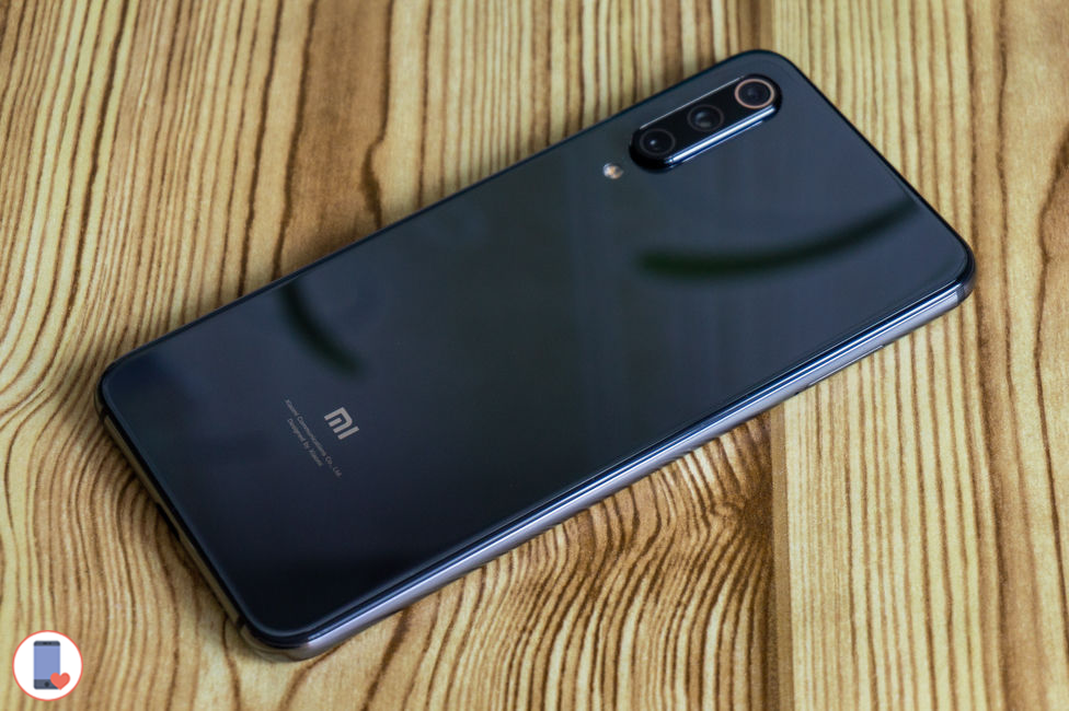 Xiaomi Mi 9 SE и вновь стеклянный корпус