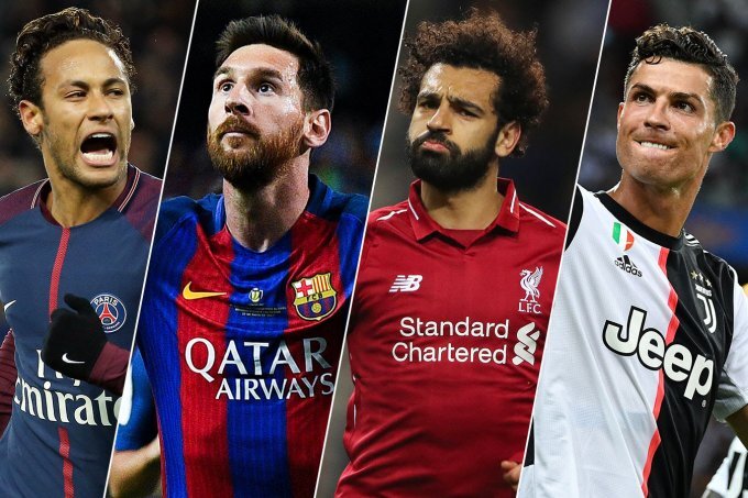 Если вы в последние несколько лет хотя бы немного следили за Лигой чемпионов, то точно угадаете всех претендентов на титул. Потому что список из года в год не меняется. Перестановки есть, но они всегда носят внутренний характер: в один сезон выше оцениваются шансы «Манчестер Сити», в другой – «Барселоны».

Вот список, который (почти везде именно в таком порядке) фигурирует у всех букмекеров в России и в Европе: «Манчестер Сити», «Барселона», «Ливерпуль», «Реал», «Ювентус», «ПСЖ», «Бавария», «Атлетико». Правда, почти везде шансы «Атлетико» прилично меньше, чем у «Баварии», а за мадридцами толпятся «Тоттенхэм», «Боруссия», «Челси» и «Наполи». Это уже второй эшелон: если обойдётся без сенсаций, им нет места даже в полуфинале. А чтобы понять, насколько велика вероятность сенсаций, нужно оценить проблемы фаворитов.

«Атлетико»
Диего Симеоне, отчасти вынужденно, устроил летом глобальную перезагрузку проекта. Он потерял главного игрока «Атлетико» последних пяти лет и отпустил двух возрастных защитников, которые были символами стиля клуба: Диего Година и Хуанфрана. Но «Атлетико» обновил не только состав, но и стиль. Стартовые туры вместили массу экспериментов со схемой: ромб в полузащите, трёх центральных защитников, расстановку с одним и двумя игроками под нападающим. Мадридцы на шестом месте в Примере по владению мячом с почти 54% владения. Выглядит не слишком впечатляюще, но только если не знать, что это лучший показатель за всё время, что Диего возглавляет команду.

Смена привычного стиля на более атакующий проходит небезболезненно. «Атлетико» по привычке закрывается, ведя в счёте, а в последнем матче сыграл по старой схеме и в старом стиле – и проиграл «Реалу Сосьедад», причём качество игры должно беспокоить Симеоне даже больше результата. Его идея читается, но пока далека от реализации. Поэтому пока говорить о новом «Атлетико» явно рано. Сейчас это строящаяся несыгранная команда, которая уже не показывает топовую оборонительную игру, ещё не показывает топовую атакующую, зато уже зависит от индивидуальных действий 19-летнего новичка. У Симеоне полно работы.