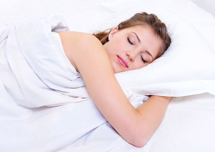 
Тем не менее, стирка - это и естественный износ ткани, цветное постельное белье от частых стирок теряет яркость цвета. А так хочется, чтобы постельное белье послужило подольше. Поэтому порой встает вопрос, как часто стирать постельное белье?
