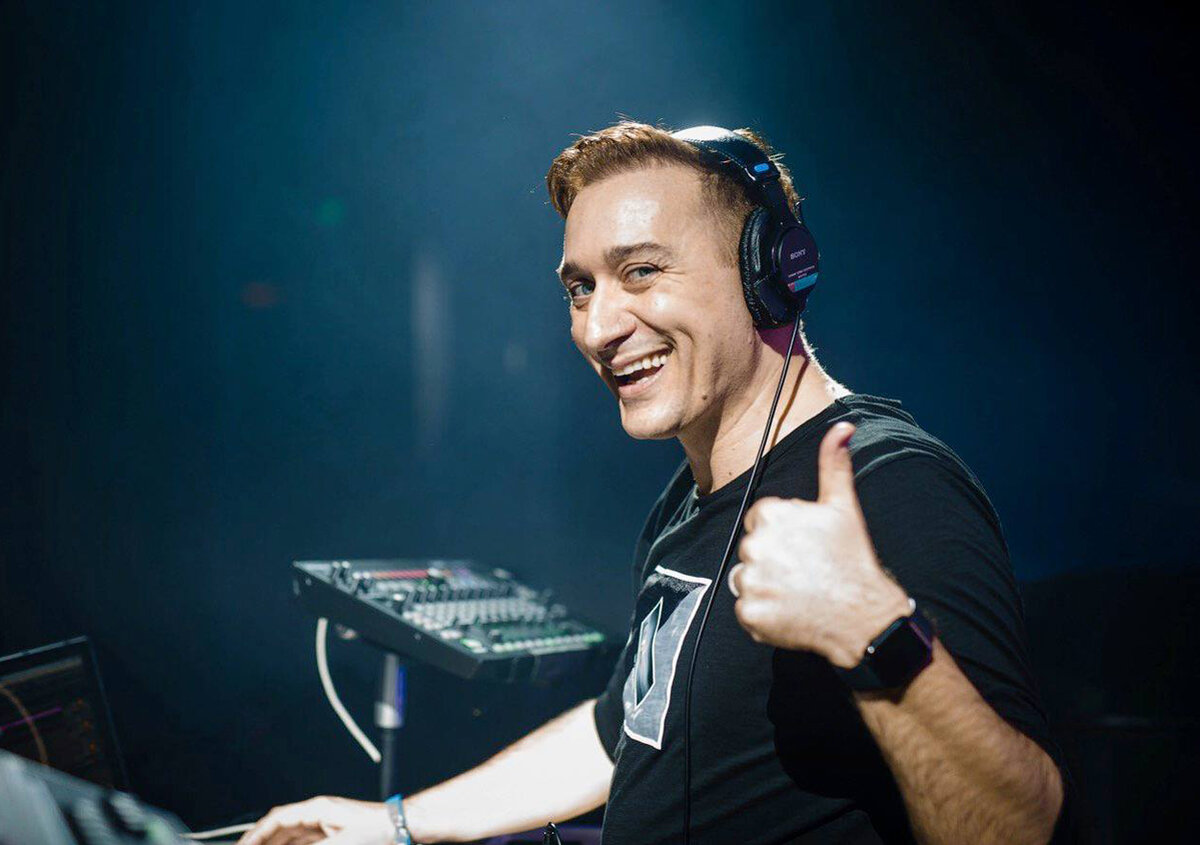 Paul van dyk let. Пауль Ван Дайк. Диджей пол Ван Дайк. Paul van Dyk фото. Жена пол Ван дайка.