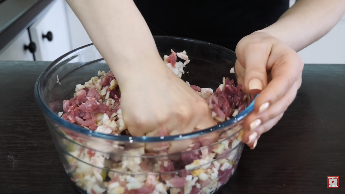 Очень вкусная домашняя колбаска в духовке и без оболочки