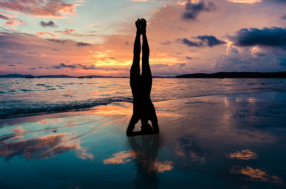 https://cdn.pixabay.com/photo/2017/03/16/14/40/yoga-stand-in-hands-silhouette-2149407_960_720.jpg