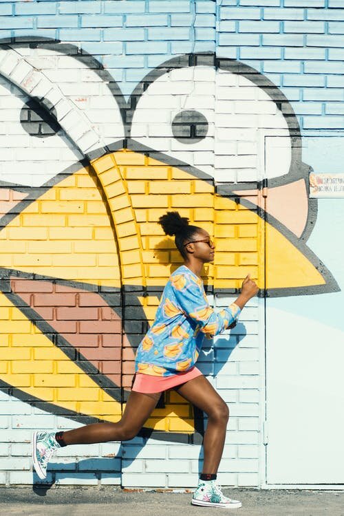 https://www.pexels.com/ru-ru/photo/converse-pexels-1013328/