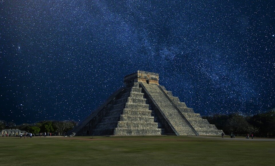 https://pixabay.com/photos/chichen-itza-mexico-pyramid-1025099/