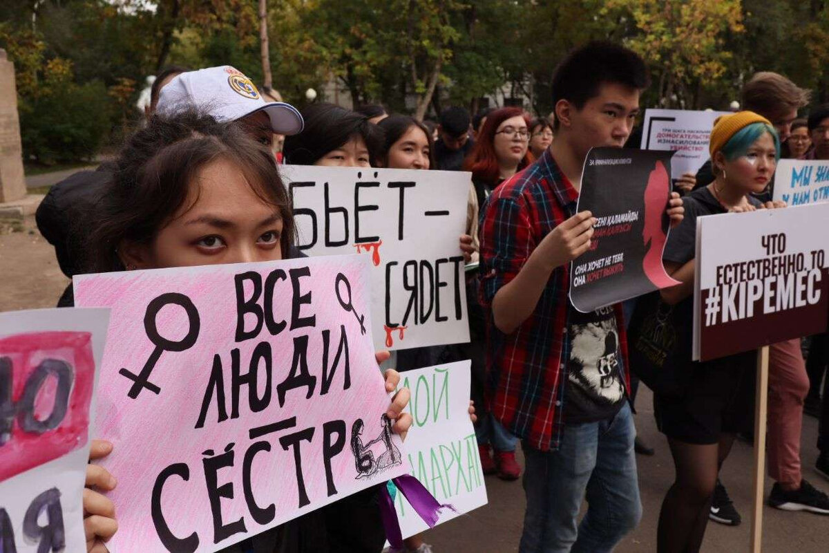 Митинг феминисток в Алматы. Феминизм митинг. Феминизм протесты.