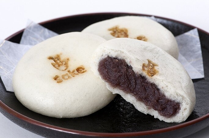 Пирожное Моти (Mochi) с бобовой начинкой (красная фасоль)