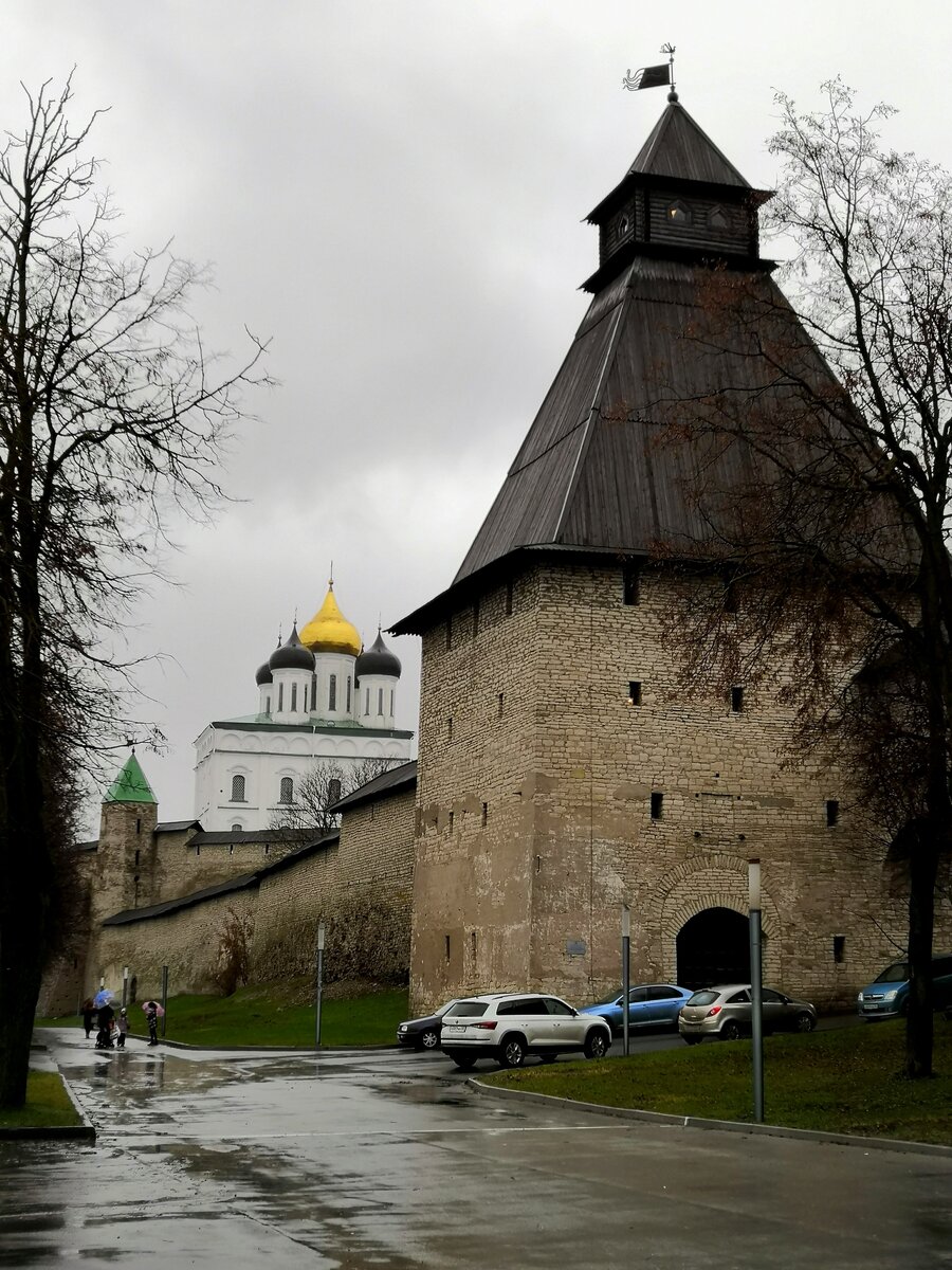 башни псковского кремля их