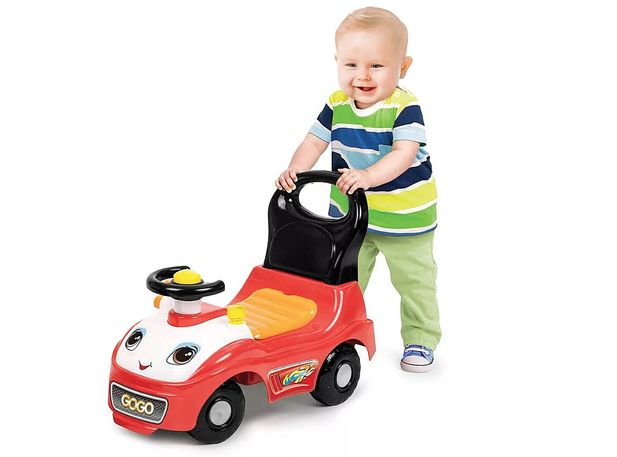 Малыш толкает толокар. Источник: Яндекс Картинки