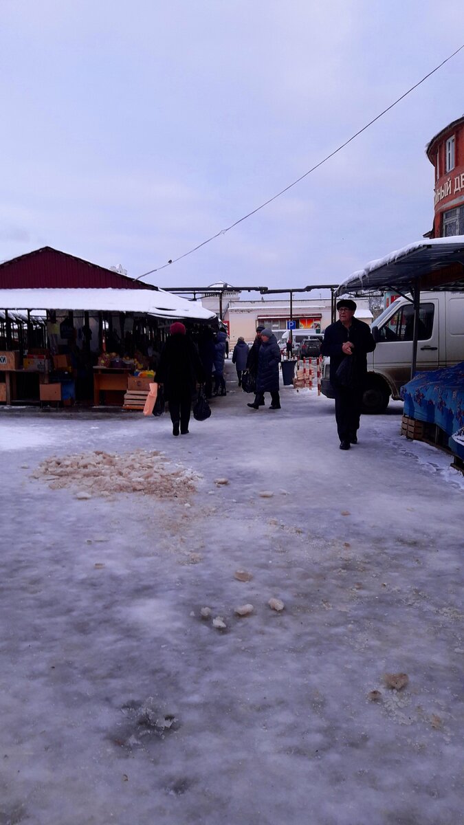 Шаг в 90-е годы: рынок, спрятанный за крутым Кремлем столицы Марийского края, показываю, что увидели внутри