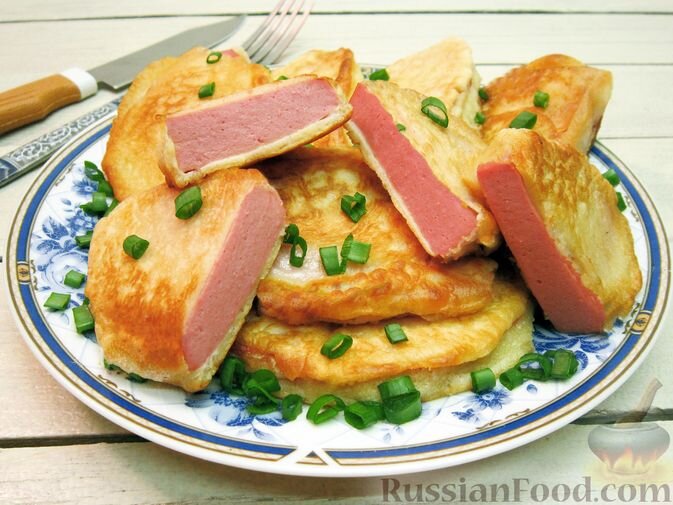 колбаса вареная, яйца, молоко, майонез, соль, мука, масло растительное