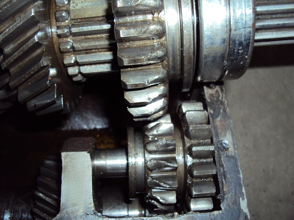 Уаз вылетает задняя передача. Кпп уаз буханка. Луаз вылетает задняя передача. Почему вылетает задняя передача на мтз 82. Уаз вылетает задняя передача.