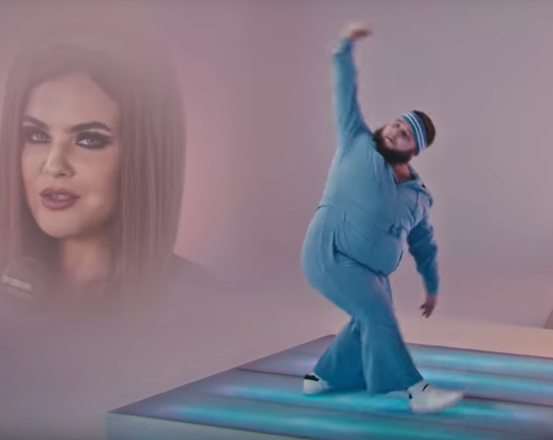 Фрагмент из клипа "Uno" с YouTube