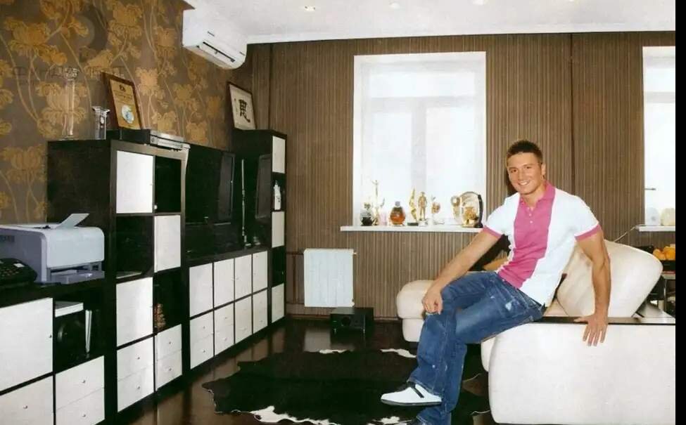 Где живёт Сергей Лазарев?