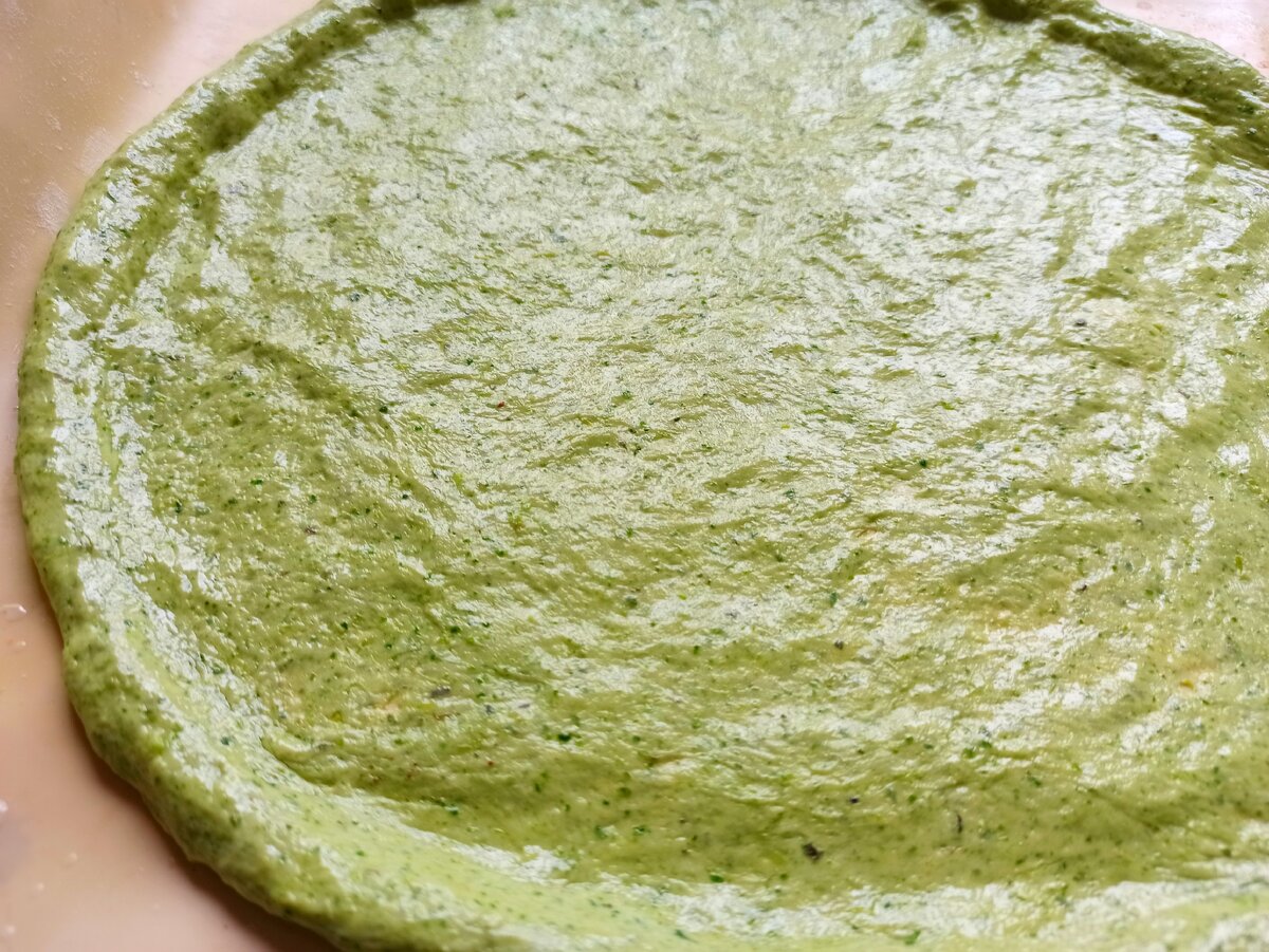Рецепты зеленого теста. Зеленое тесто блюдо. Тесто на зеленом фоне.