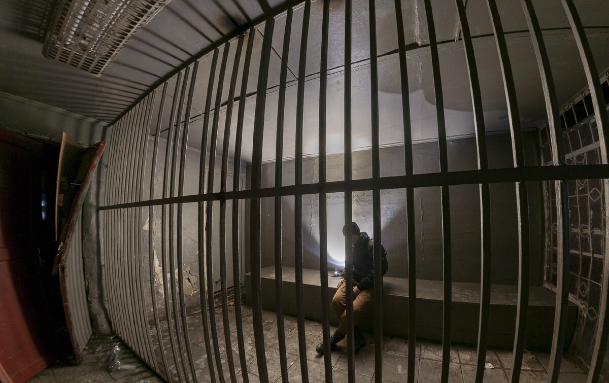 Меня посадили(((