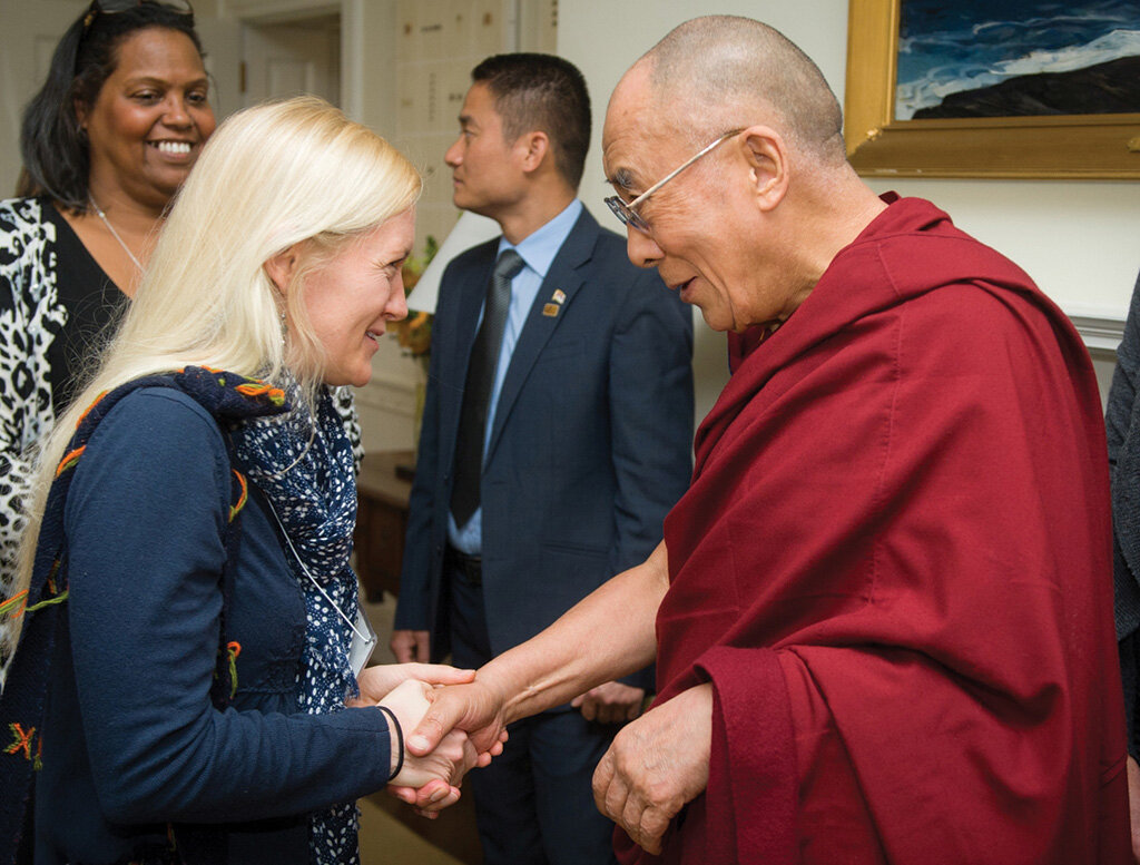 Уиллоуби Бриттон и Далай-лама на мероприятии Mind & Life Dialogue 2012