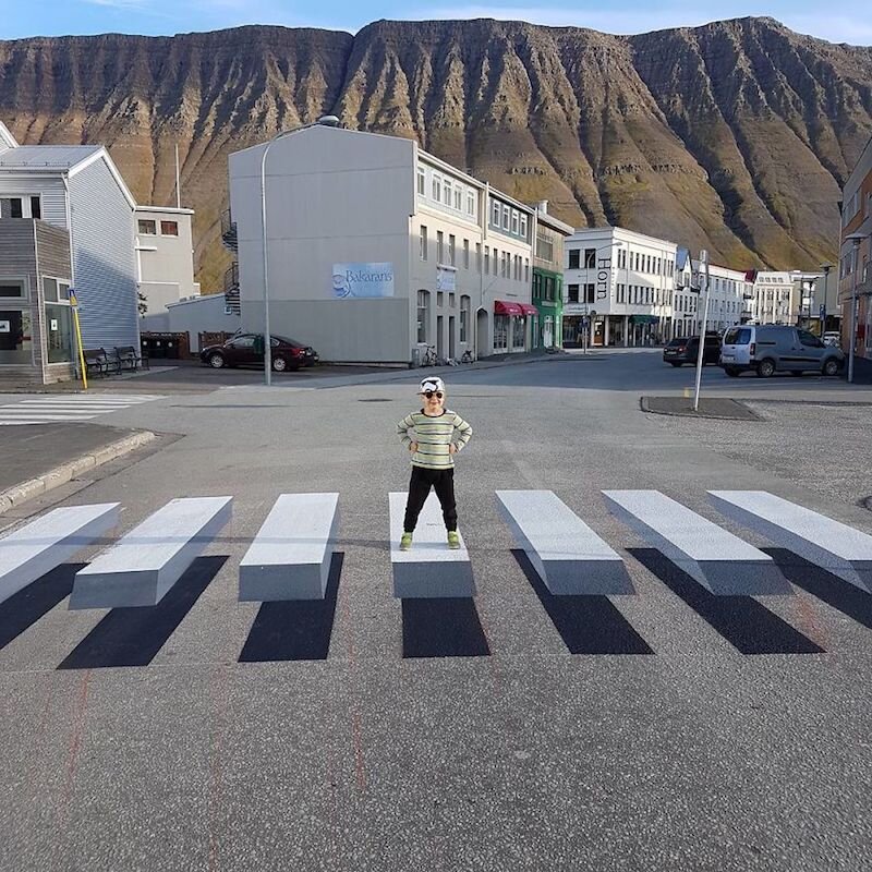 В Исландии нарисовали 3D-«зебру». Где еще можно увидеть такие?