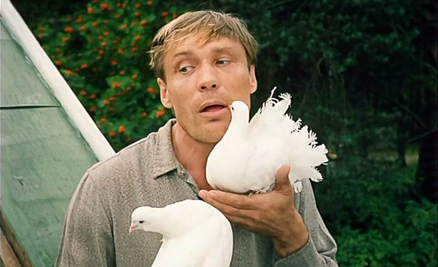 Кадр из фильма "Любовь и голуби" - Мосфильм