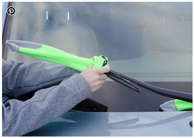 Если у Вас нет подогрева лобового стекла, то этот совет Вам точно пригодится.  Фото из о.и.