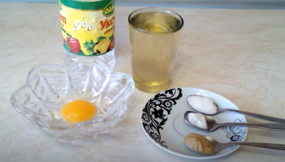 100 грамм майонеза. майонез 1 чайная ложка. столовая ложка сметаны. майонез 1 чайная ложка. как сделать майонез в домашних условиях чтобы ложка стояла.