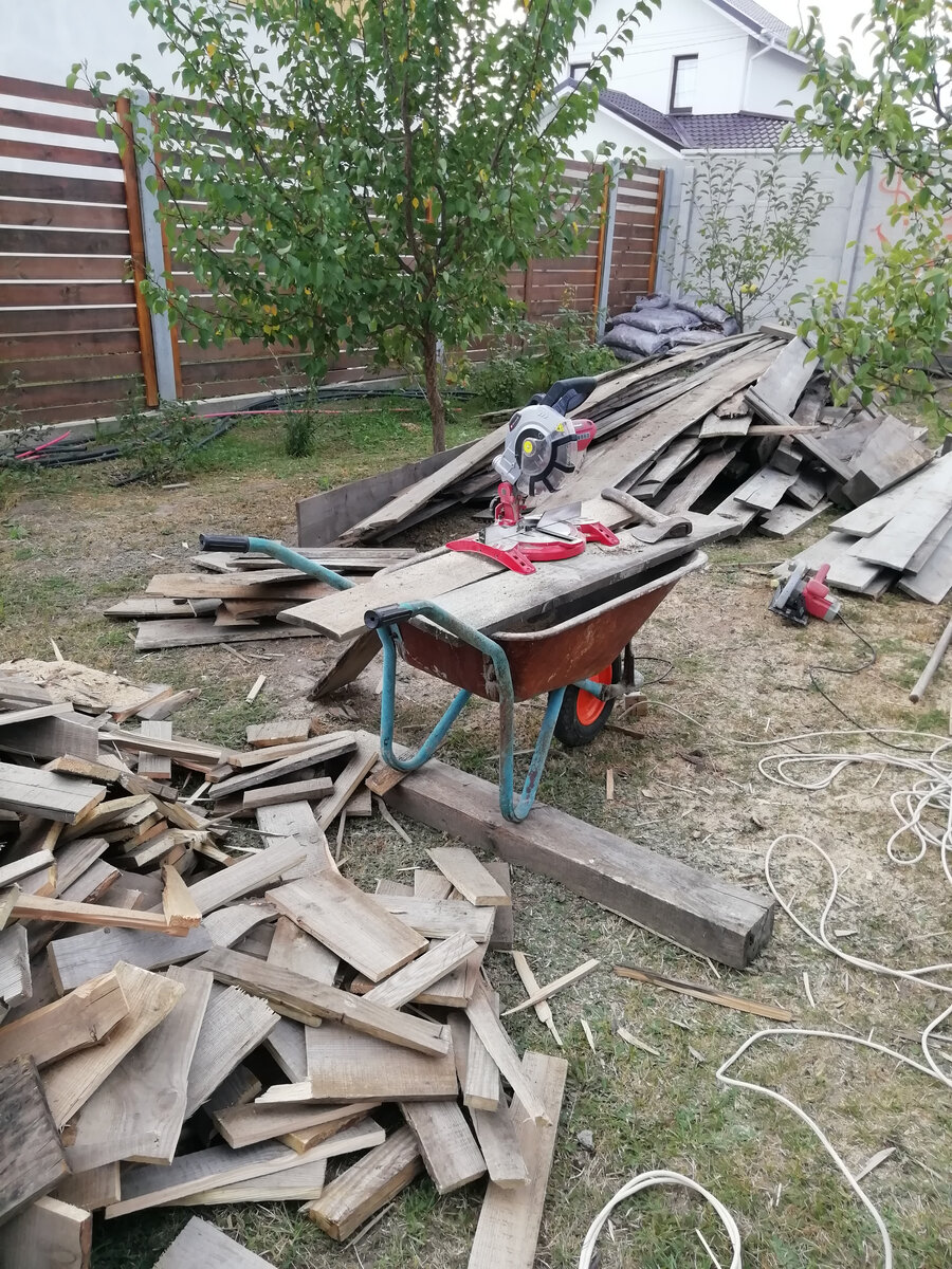 из тачки сделал передвижной верстак